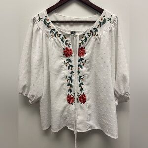 4 for $25 🍒 SHEIN White Top with Red Floral Embroidery Size 1x